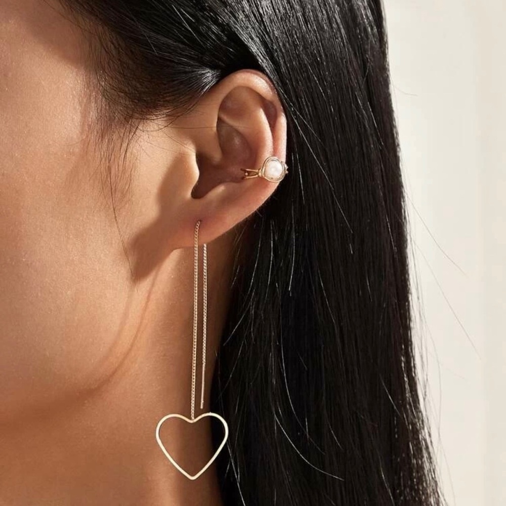 3/$30 💛 Heart Drop Earrings - Picture 1 of 3